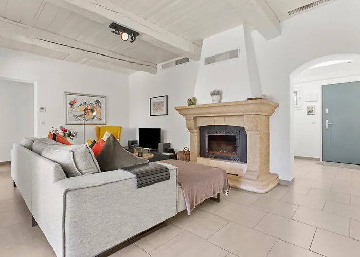 La Petite Maison Jaune Hébergement de vacances Grimaud