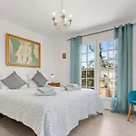 La Petite Maison Jaune *