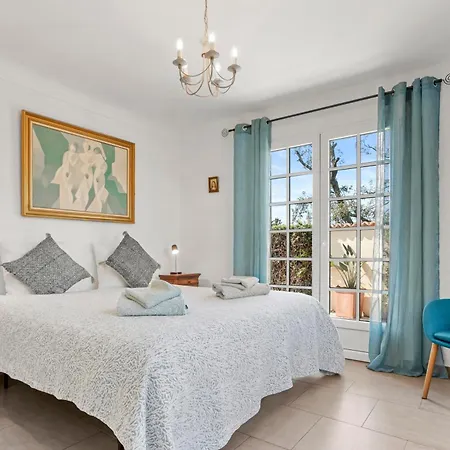 La Petite Maison Jaune *