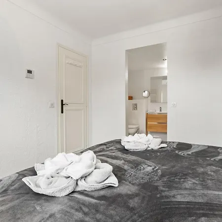 La Petite Maison Jaune *