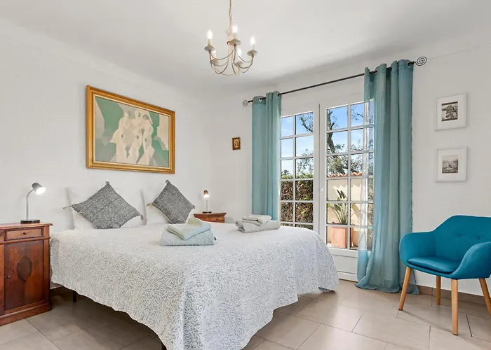 La Petite Maison Jaune *